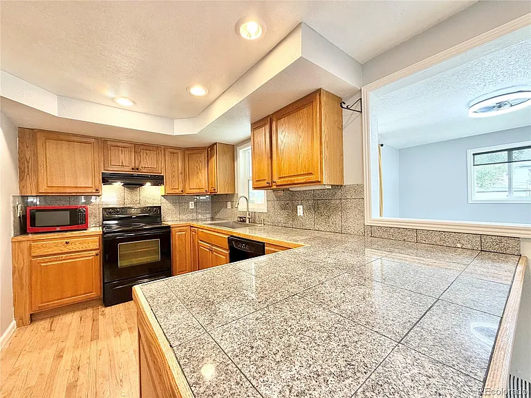 1285 W Gill Pl — Photo 10