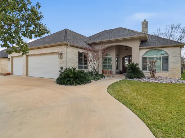 425 St. Andrews, Meadowlakes, TX 78654