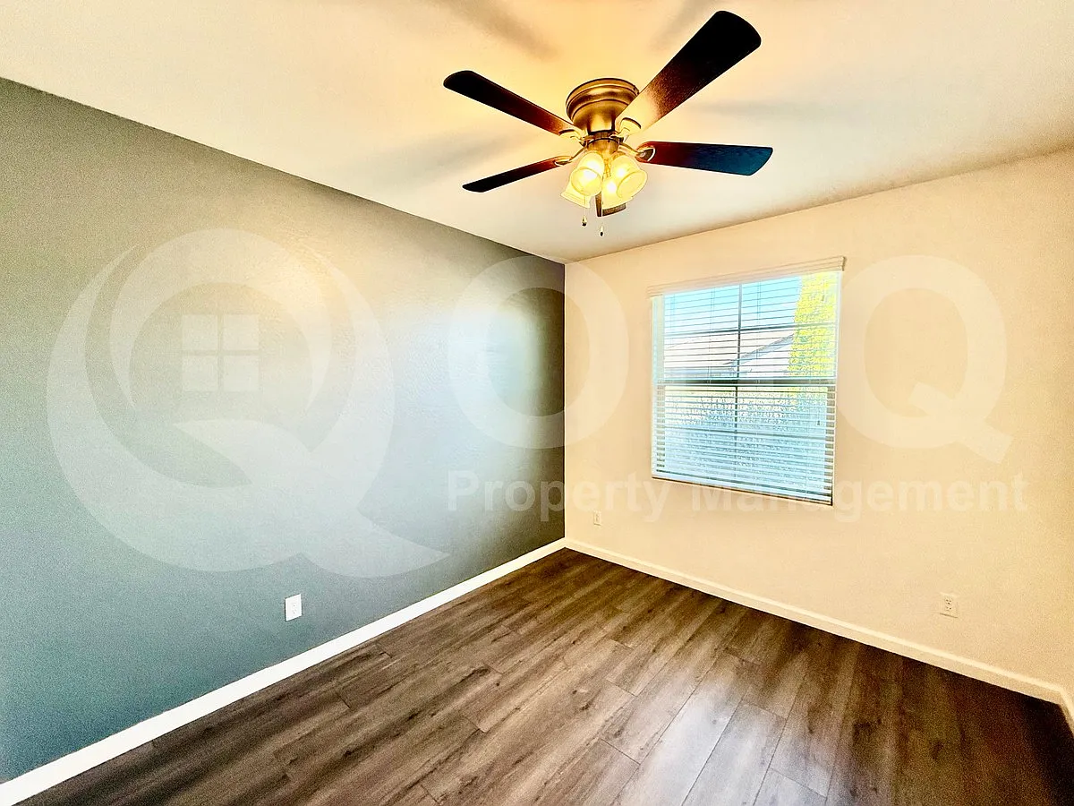 5 bed, 3.0 bath, 1940 sqft, $2,495 — Photo 4