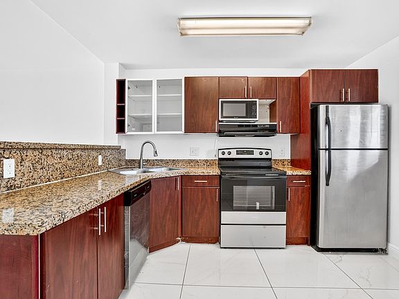 5th image of 840 PINE Drive #104