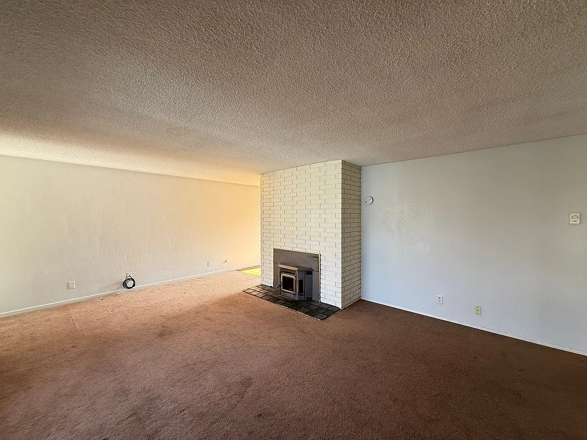 Building Photo - 3355 Montebello Ave