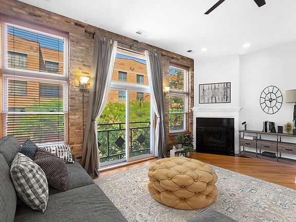 4th image of 2041 W Belmont Ave APT 2