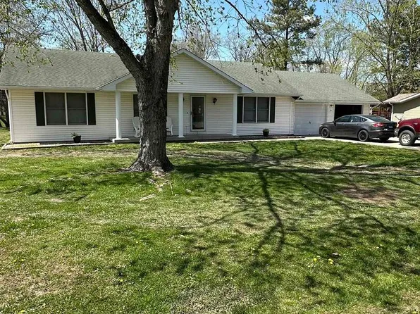 215 N Seminole Dr, Du Quoin, IL 62832