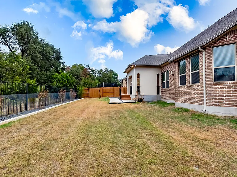 9121 Ivalenes Hope Dr — Photo 35