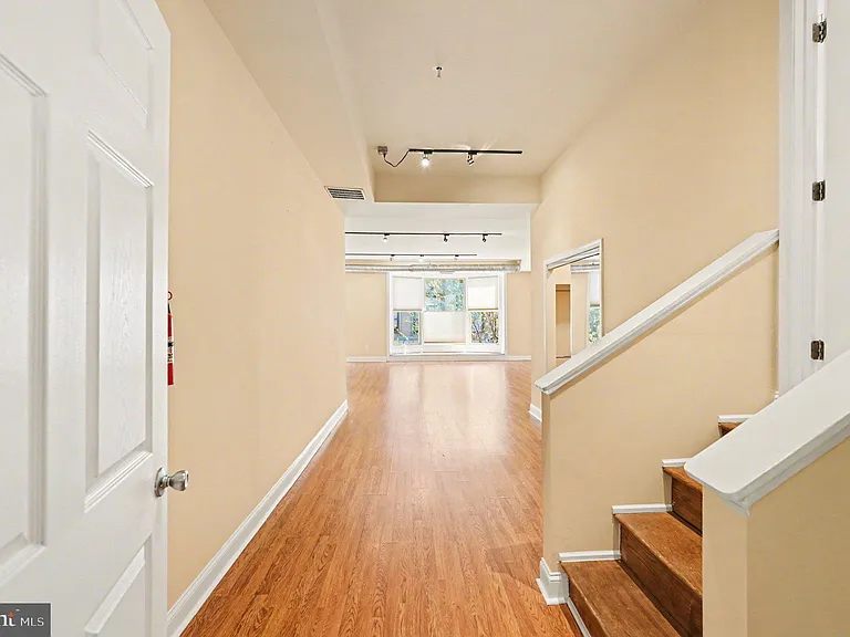 338 N Charles St — Photo 25