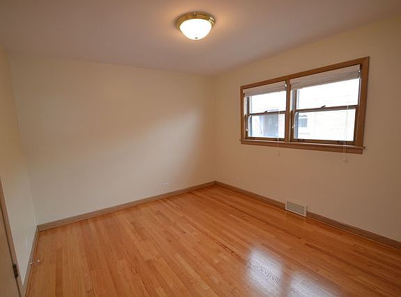 5th image of 2640 W 94th St