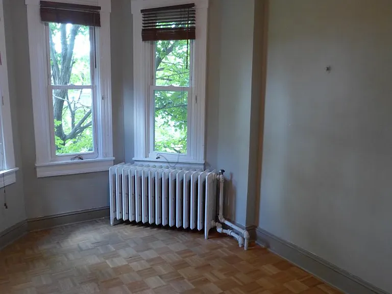 2934 Huntingdon Ave — Photo 2