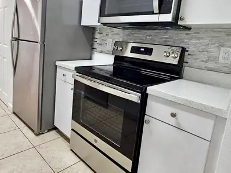 15771 SW 106th Ter #302 — Photo 5