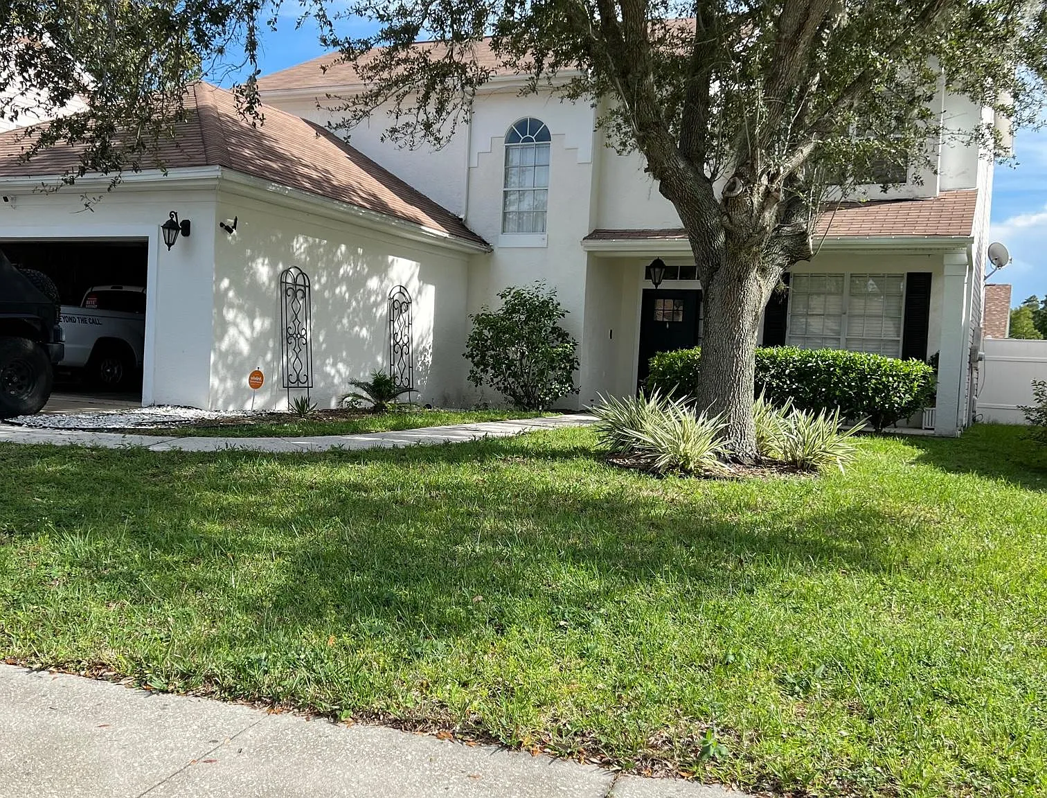 3 bed, 2.5 bath, 1900 sqft, $2,450 — Photo 1