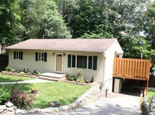 58 Smokey Ridge Rd, Ringwood, NJ 07456