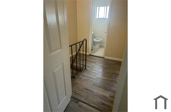 Building Photo - 330 Seneca St #3