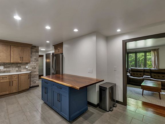 5th image of 20 Fox Den Road