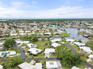 35 Oakwood Dr N #35, Englewood, FL 34223