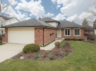 2320 Bedford Ln, Darien, IL 60561
