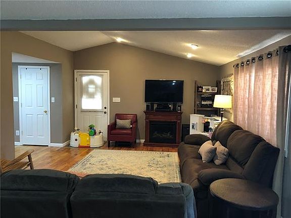 2nd image of 498 Dogwood St