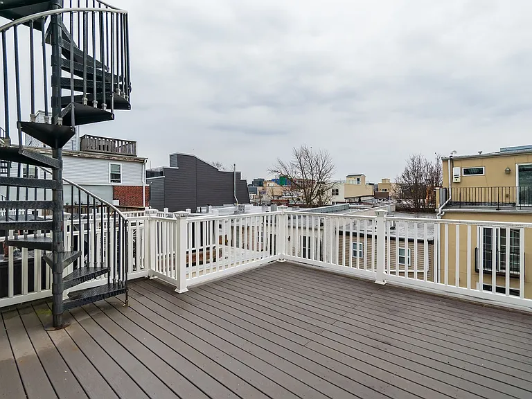 2242 Christian St — Photo 5