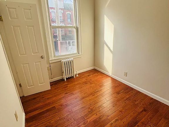 3rd image of 47-31 Vernon Blvd #2