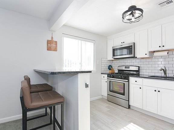 5th image of 360 Littleton Rd Unit A4