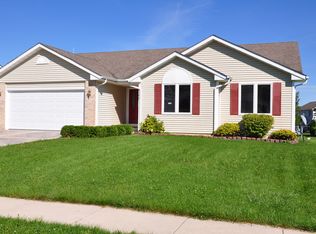 160 Red Oak St, Poplar Grove, IL 61065