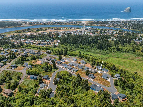 38 Lahaina Loop Rd, Pacific City, OR 97135