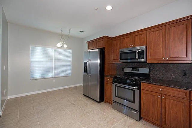 Fairfield Knolls East — Photo 7