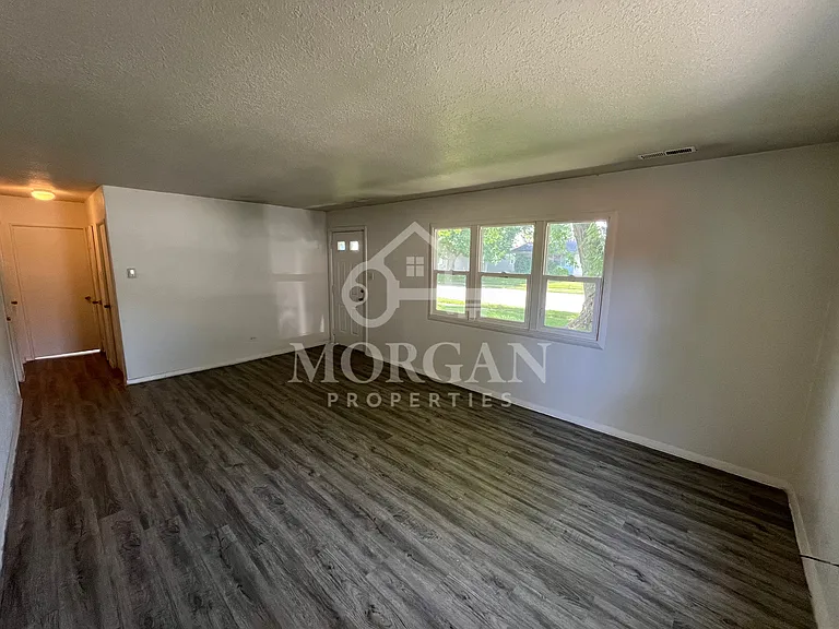 2705 Horton Dr — Photo 2