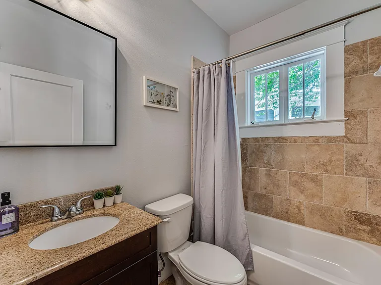 2512 W Palm Dr — Photo 30