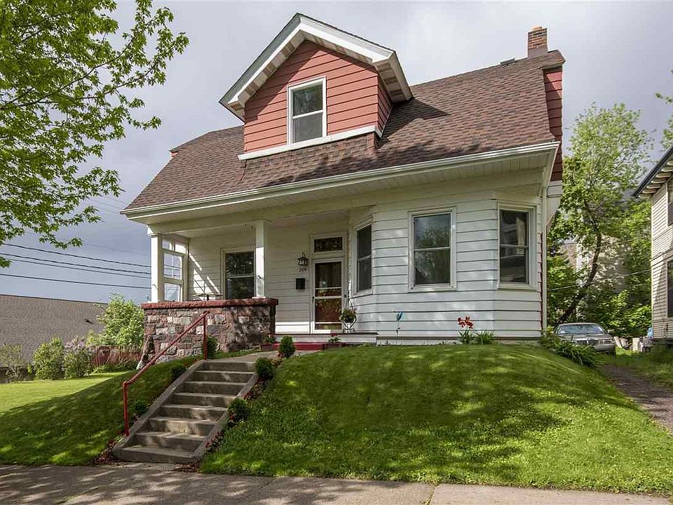 2nd image of 209 S 16th Ave E