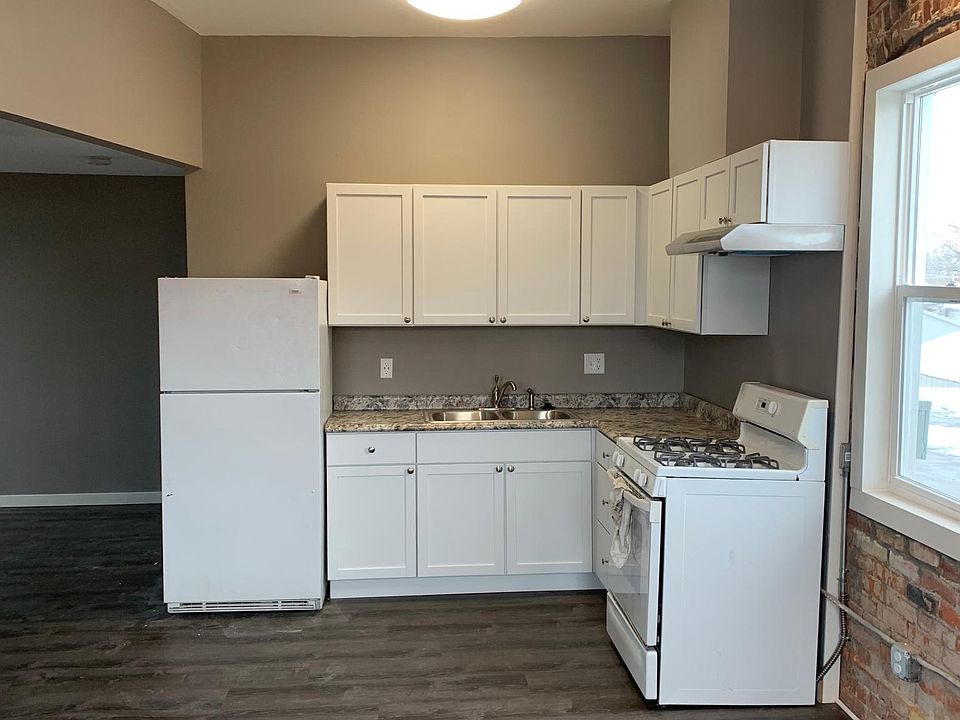2nd image of 104 1/2 E Main St