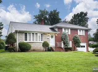 68 Grove St, Bergenfield, NJ 07621