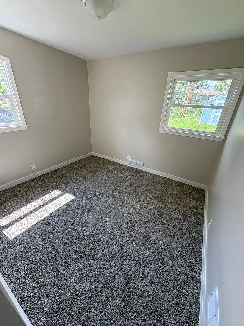 Updated 3 Bedroom 1 Bathroom Single Family Home — Photo 3