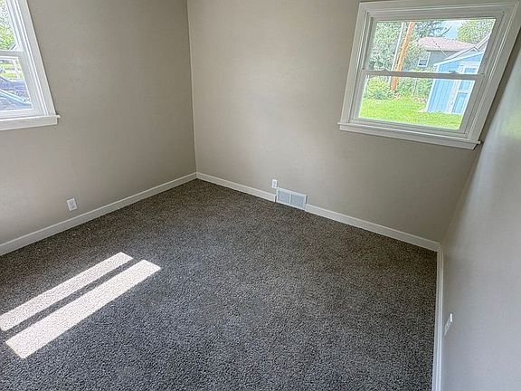 3rd image of 1745 Sager Ave