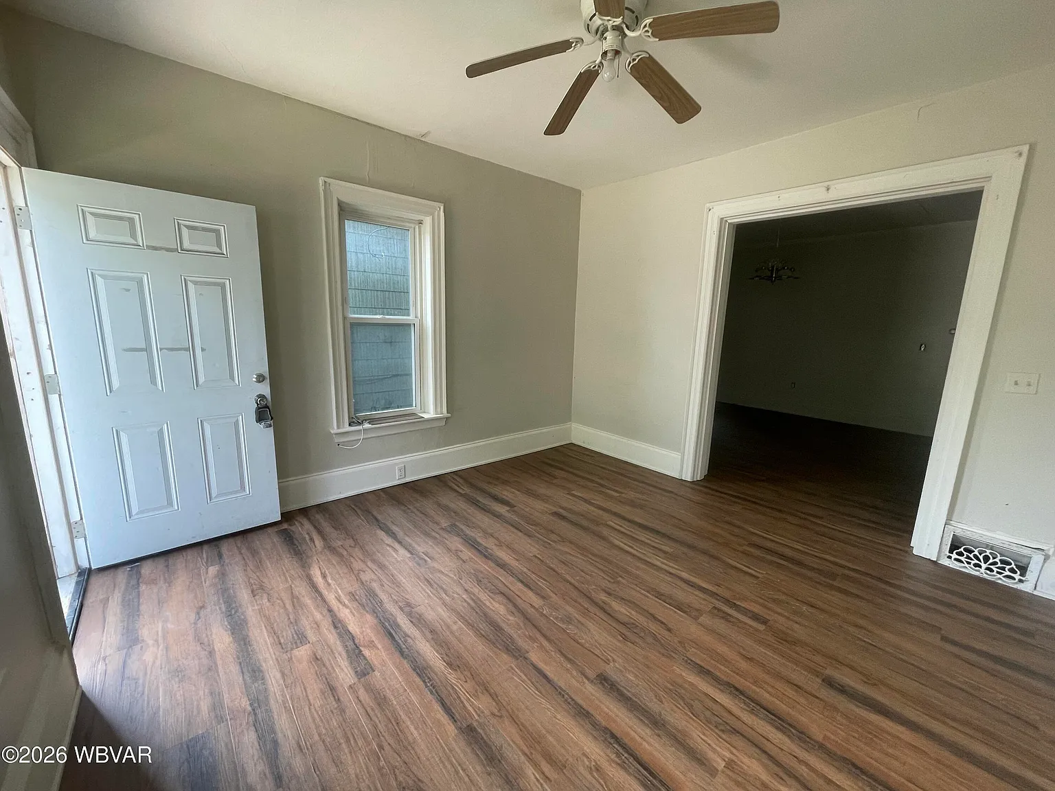 3 bed, 1.5 bath, 1500 sqft, $1,350 — Photo 2
