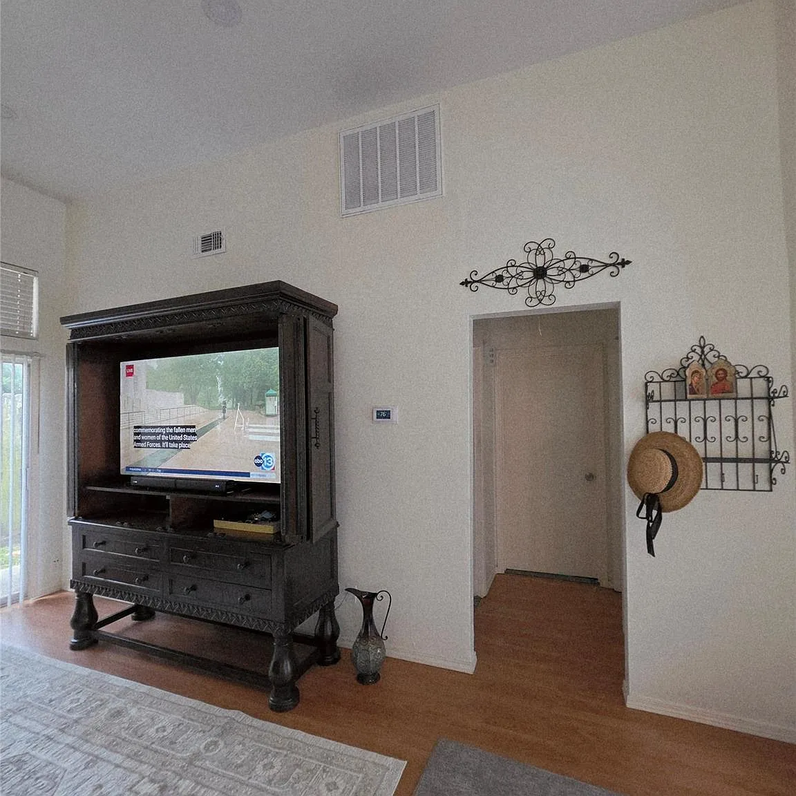 3 bed, 2.0 bath, $2,500 — Photo 4