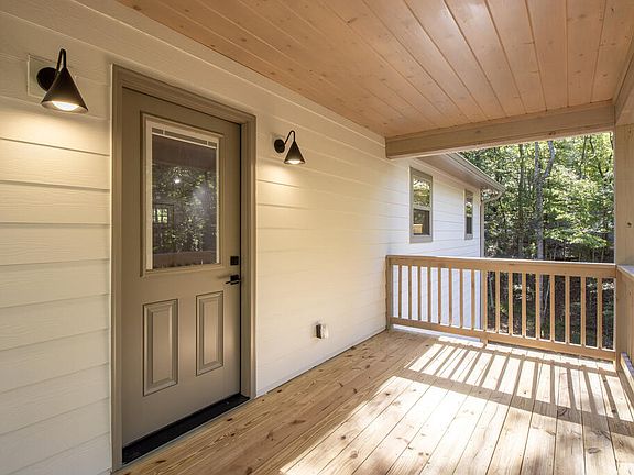 5th image of 231 Malory Cir