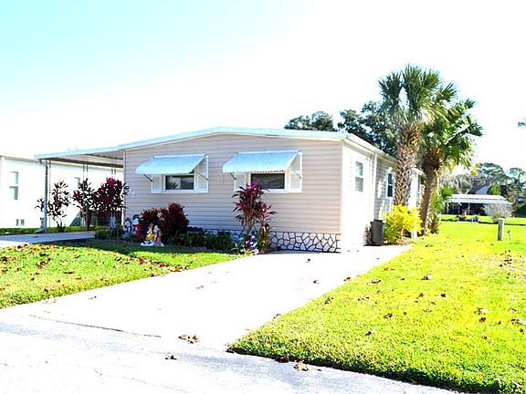 2nd image of 737 Poinsettia St
