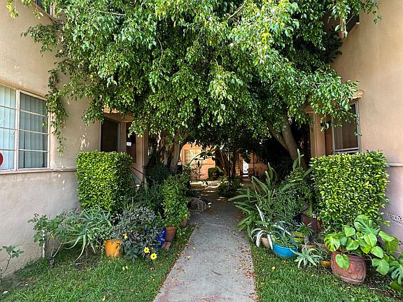 4th image of 1418 N Gardner St #1418