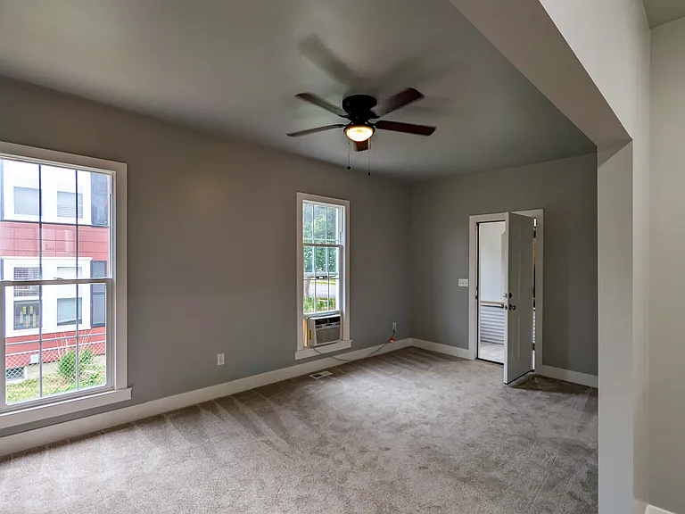 624 E Hawthorne St — Photo 9