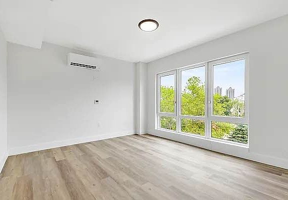 4th image of 3333 Giles Pl APT 204