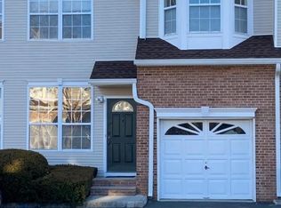 27 Gallop Ln, Somerset, NJ 08873