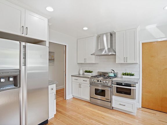 5th image of 1605 Clee St