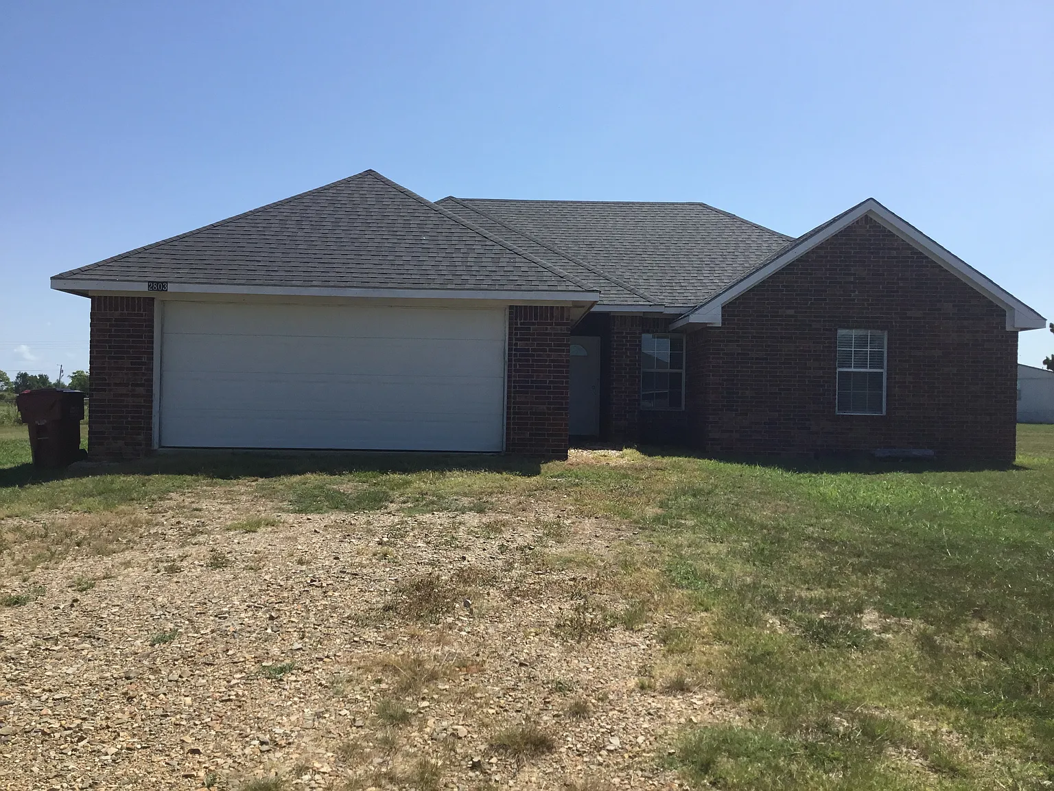 3 bed, 2.0 bath, 1843 sqft, $1,400 — Photo 1