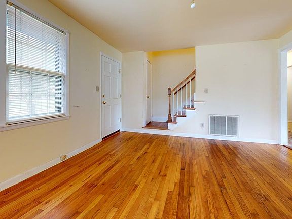 5th image of 7 Barksdale Drive