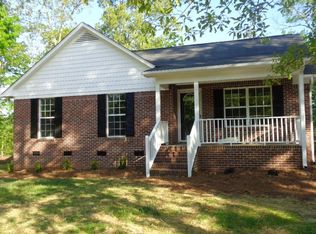 76 Red Leaf Rd, Hartwell, GA 30643