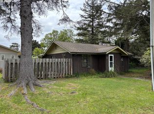 330 10th St SE, Bandon, OR 97411
