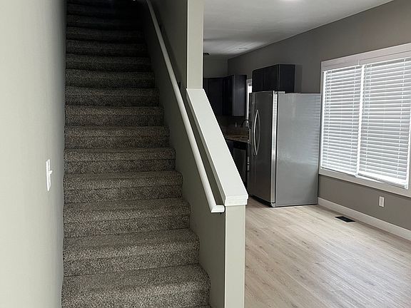 3rd image of 111 E 34th St