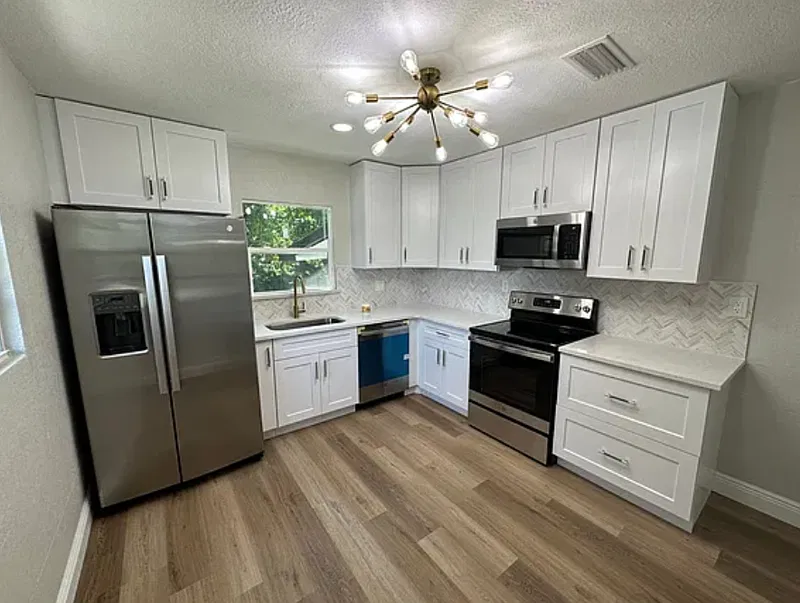 1704 E Elm Rd — Photo 3