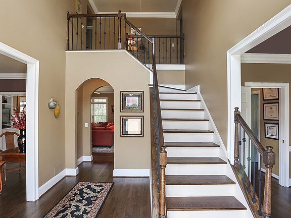 2nd image of 3205 Whiteoak Cir SE