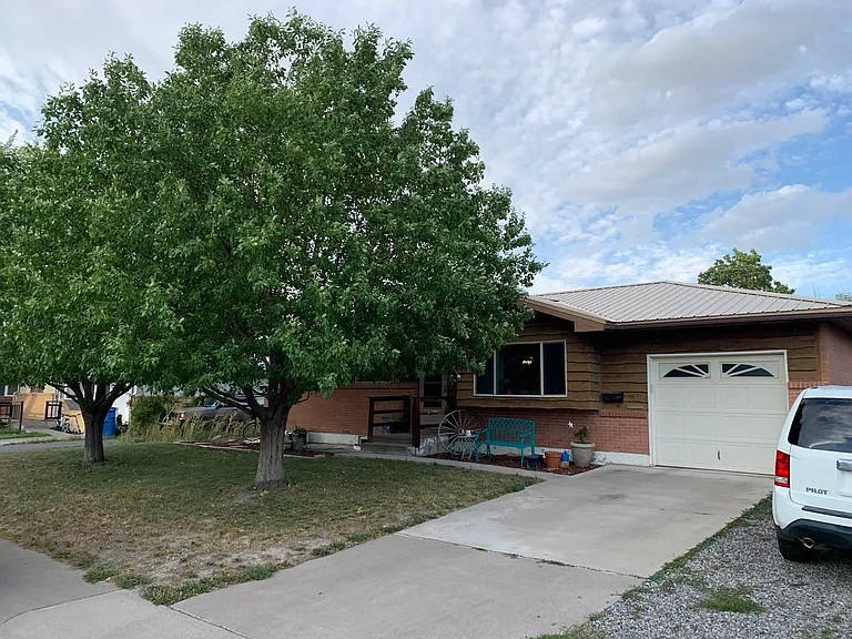 1501 Chatam Dr — Photo 1