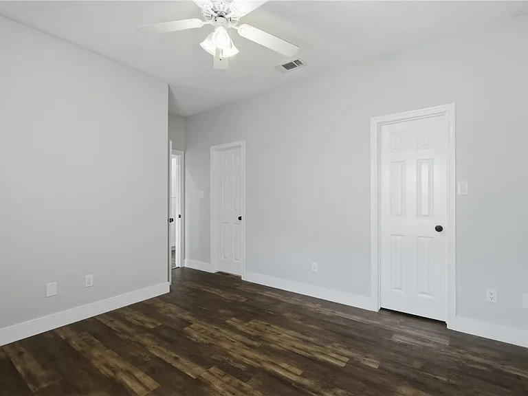 239 Navarro Dr — Photo 13